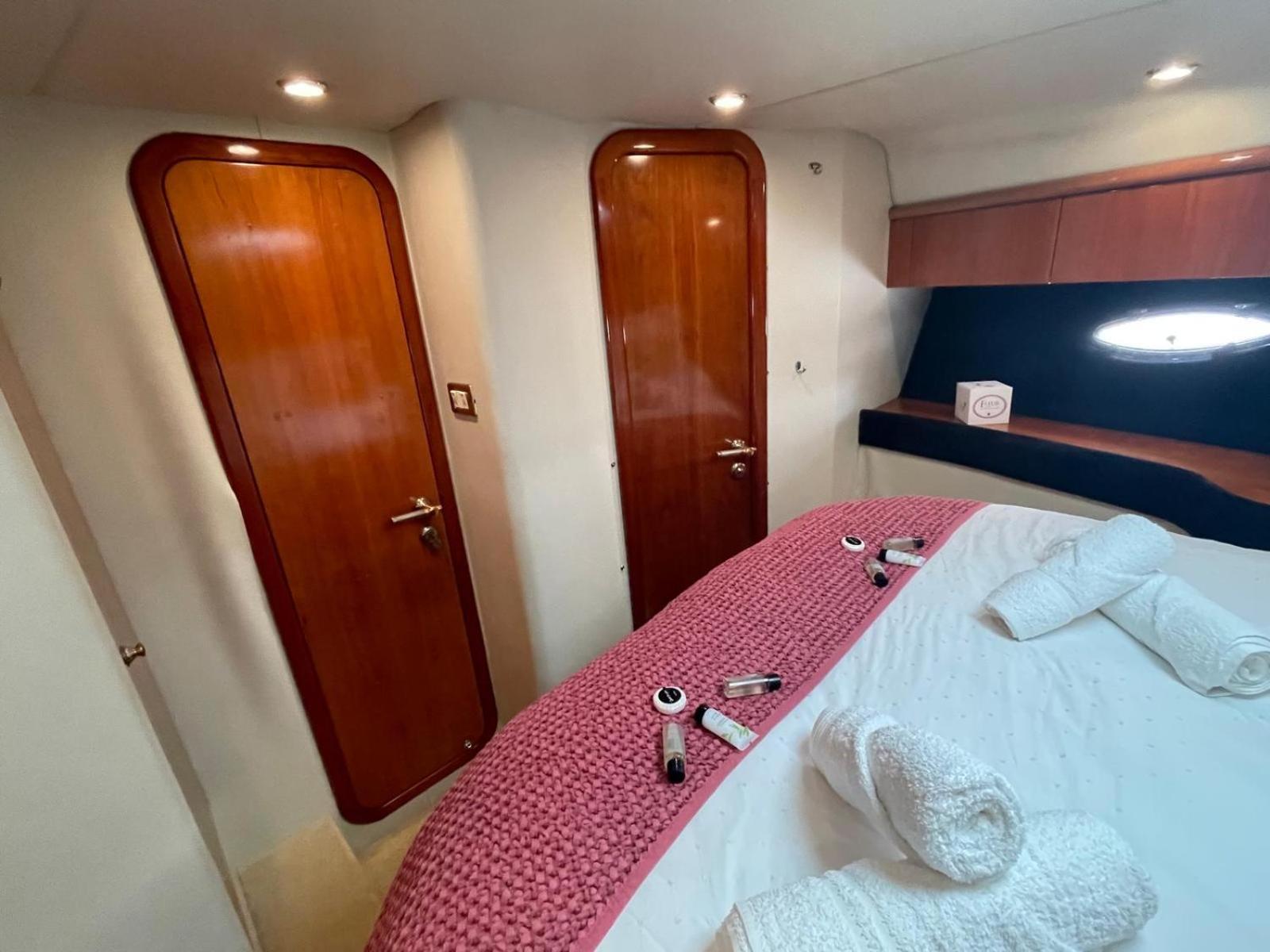 Boat Accommodation Ltd Torquay Kültér fotó